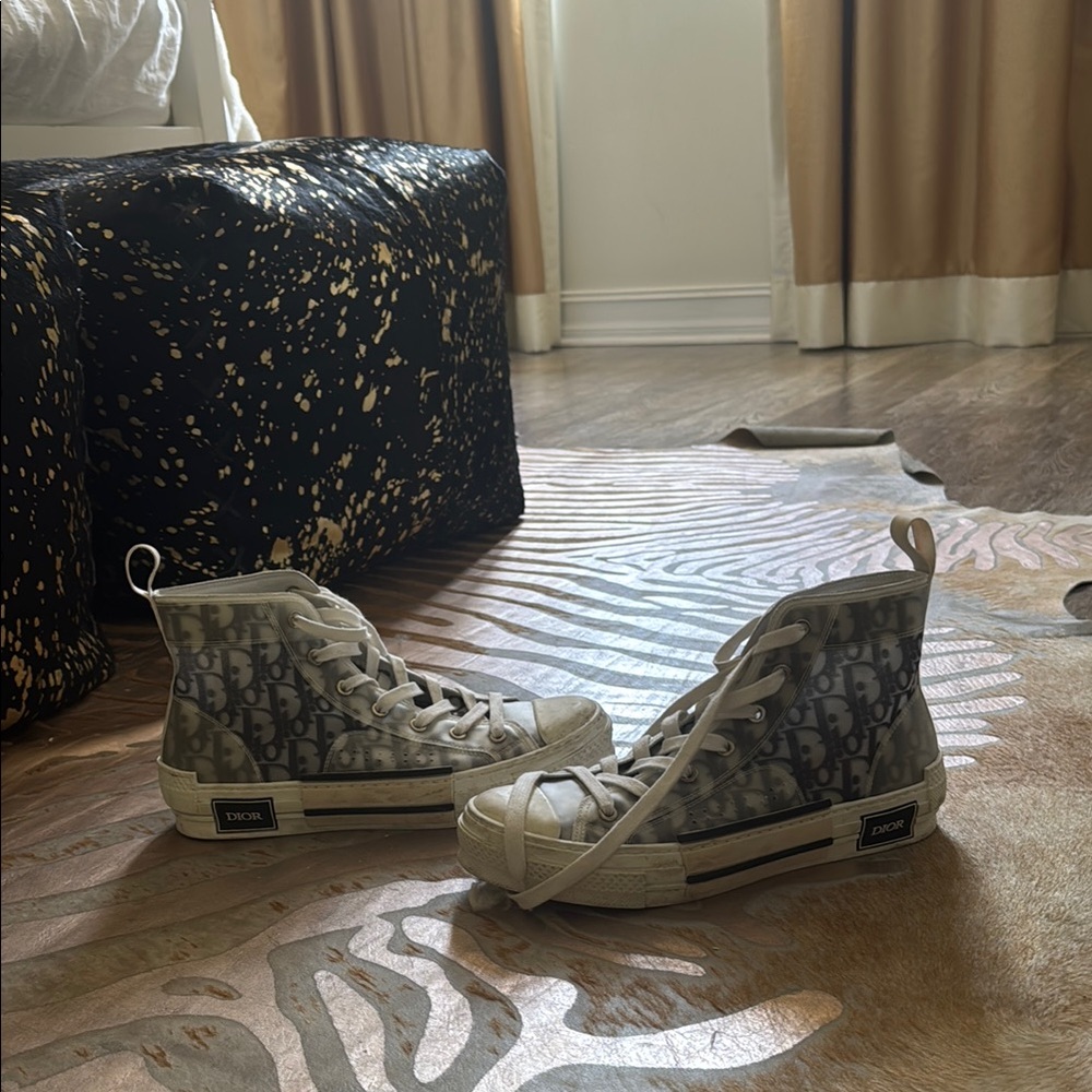 B23 League High-Top Sneaker
White and Black Dior Oblique Canvas